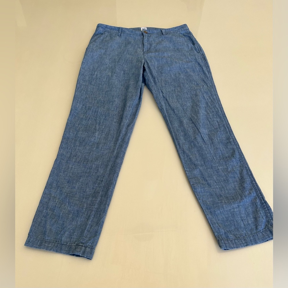 Gap Girl friend khaki women pants . Size 6